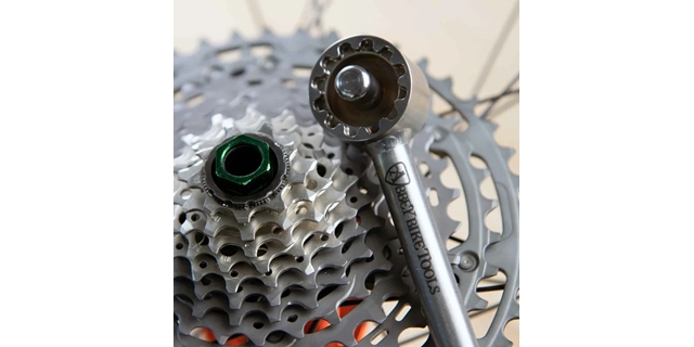 Stahovák kazety Shimano s 9 zuby