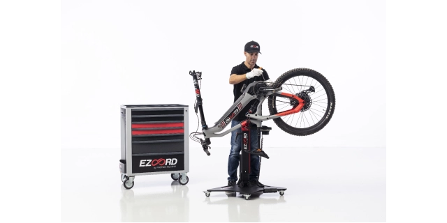 Stojan montážní EZOORD STANDARD BATTERY s elektrickým zdvihem