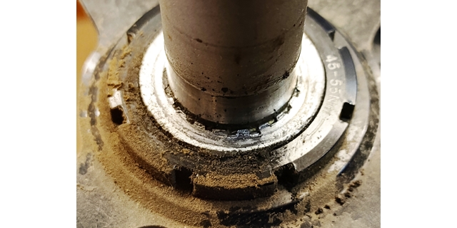 Stahovák pojistného kroužku SR SUNTOUR